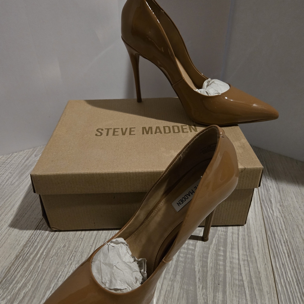 Steve Madden Women's Tan Pumps